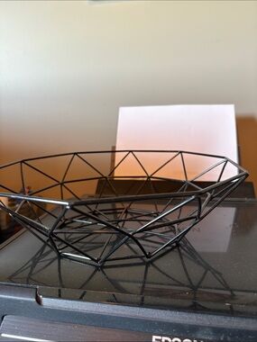 Geometric Wire Fruit Bowl/bread basket  - Black